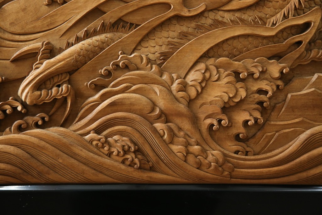 和製ヴィンテージ　井波彫刻　在銘作家物　新規制作で250万円以上相当の逸品!!　時代物の龍虎図衝立　(R-085427)