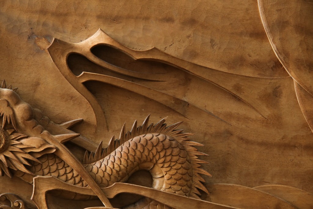 和製ヴィンテージ　井波彫刻　在銘作家物　新規制作で250万円以上相当の逸品!!　時代物の龍虎図衝立　(R-085427)