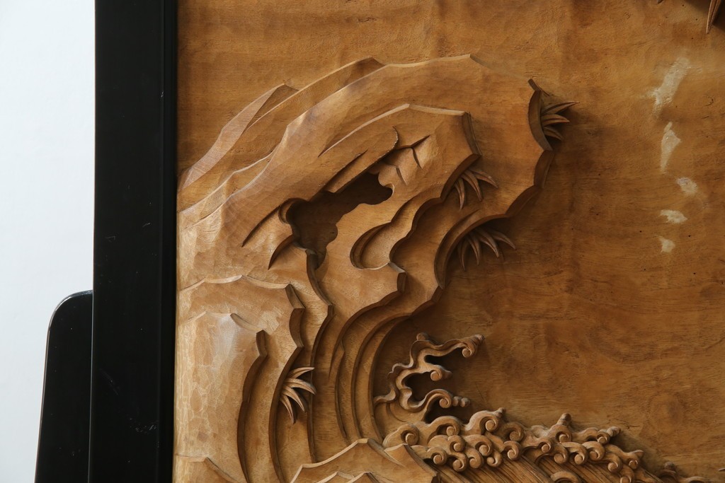 和製ヴィンテージ　井波彫刻　在銘作家物　新規制作で250万円以上相当の逸品!!　時代物の龍虎図衝立　(R-085427)