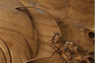 和製ヴィンテージ　井波彫刻　在銘作家物　新規制作で250万円以上相当の逸品!!　時代物の龍虎図衝立　(R-085427)