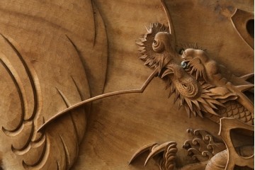 和製ヴィンテージ　井波彫刻　在銘作家物　新規制作で250万円以上相当の逸品!!　時代物の龍虎図衝立　(R-085427)