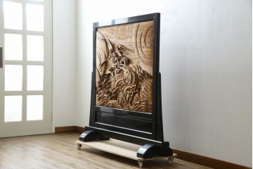 和製ヴィンテージ　井波彫刻　在銘作家物　新規制作で250万円以上相当の逸品!!　時代物の龍虎図衝立　(R-085427)