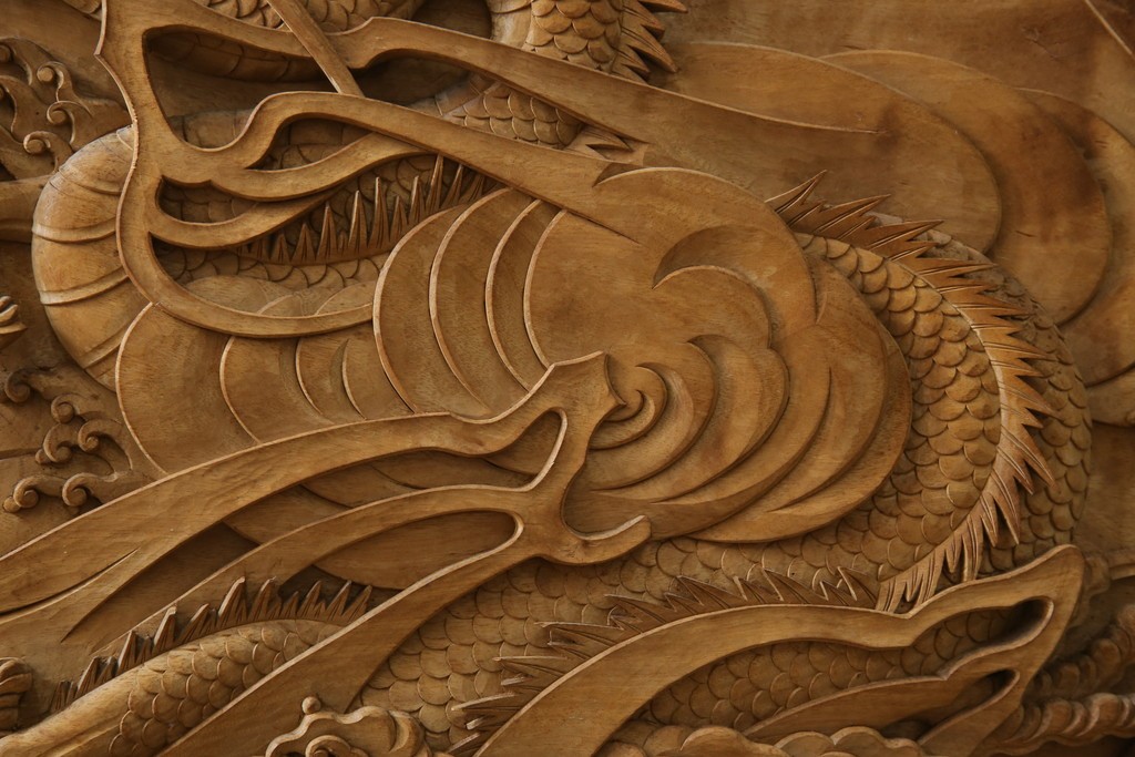 和製ヴィンテージ　井波彫刻　在銘作家物　新規制作で250万円以上相当の逸品!!　時代物の龍虎図衝立　(R-085427)