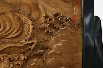 和製ヴィンテージ　井波彫刻　在銘作家物　新規制作で250万円以上相当の逸品!!　時代物の龍虎図衝立　(R-085427)