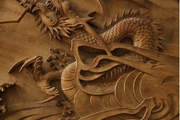 和製ヴィンテージ　井波彫刻　在銘作家物　新規制作で250万円以上相当の逸品!!　時代物の龍虎図衝立　(R-085427)