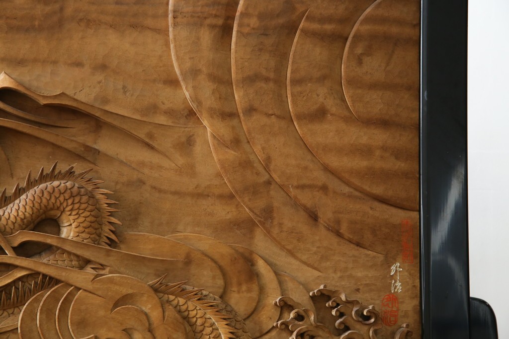 和製ヴィンテージ　井波彫刻　在銘作家物　新規制作で250万円以上相当の逸品!!　時代物の龍虎図衝立　(R-085427)