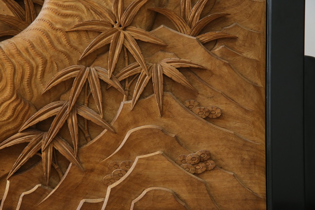 和製ヴィンテージ　井波彫刻　在銘作家物　新規制作で250万円以上相当の逸品!!　時代物の龍虎図衝立　(R-085427)