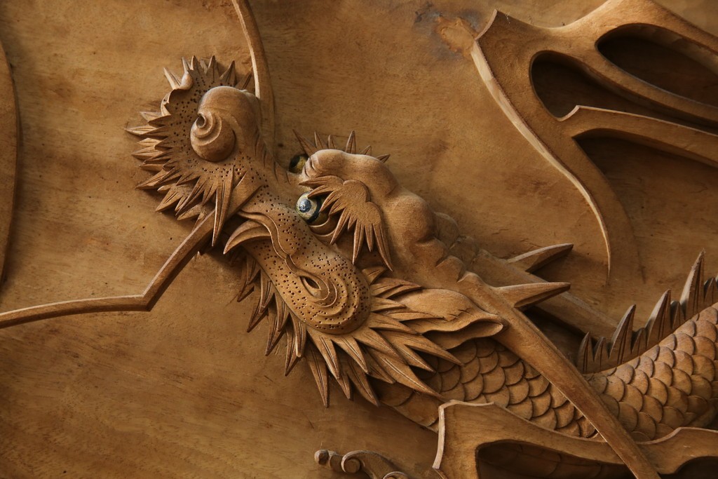 和製ヴィンテージ　井波彫刻　在銘作家物　新規制作で250万円以上相当の逸品!!　時代物の龍虎図衝立　(R-085427)