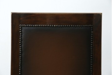 中古　THEODORE ALEXANDER(セオドア・アレキサンダー)　重厚な木フレームとレザー張りが上品なチェア　(R-085428)