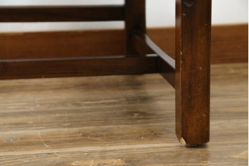 中古　THEODORE ALEXANDER(セオドア・アレキサンダー)　重厚な木フレームとレザー張りが上品なチェア　(R-085428)