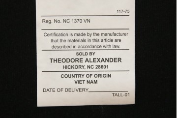 中古　THEODORE ALEXANDER(セオドア・アレキサンダー)　重厚な木フレームとレザー張りが上品なチェア　(R-085428)