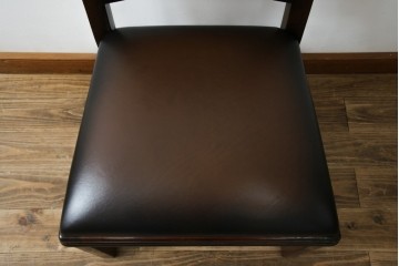 中古　THEODORE ALEXANDER(セオドア・アレキサンダー)　重厚な木フレームとレザー張りが上品なチェア　(R-085428)