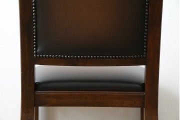 中古　THEODORE ALEXANDER(セオドア・アレキサンダー)　重厚な木フレームとレザー張りが上品なチェア　(R-085428)