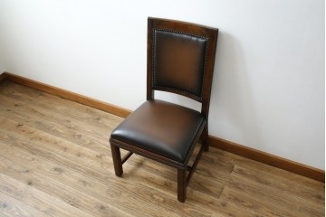 中古　THEODORE ALEXANDER(セオドア・アレキサンダー)　重厚な木フレームとレザー張りが上品なチェア　(R-085428)