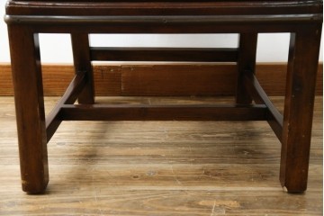 中古　THEODORE ALEXANDER(セオドア・アレキサンダー)　重厚な木フレームとレザー張りが上品なチェア　(R-085428)