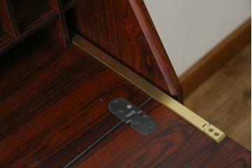 和製ヴィンテージ　美品　山品木工(YAMASHINA)　ローズウッド　上質な木目のスタイリッシュなライティングビューロー　(R-085429)