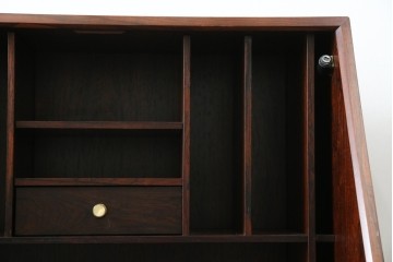 和製ヴィンテージ　美品　山品木工(YAMASHINA)　ローズウッド　上質な木目のスタイリッシュなライティングビューロー　(R-085429)