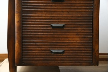 中古　美品　THEODORE ALEXANDER(セオドア・アレキサンダー)　造形美あふれる凝ったデザインの両袖机　定価推定約200万円前後　(R-085430)