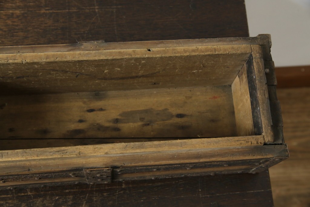 和製アンティーク　江戸期　杉材　重厚な金具と格子状の意匠が目を引く千両箱　(R-085431)