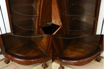 イギリスアンティーク　高級品!!　Lloyd’s Antiques(ロイズアンティークス)　マホガニー材　クラシカルなサイドバイサイドビューローブックケース　(R-085432)