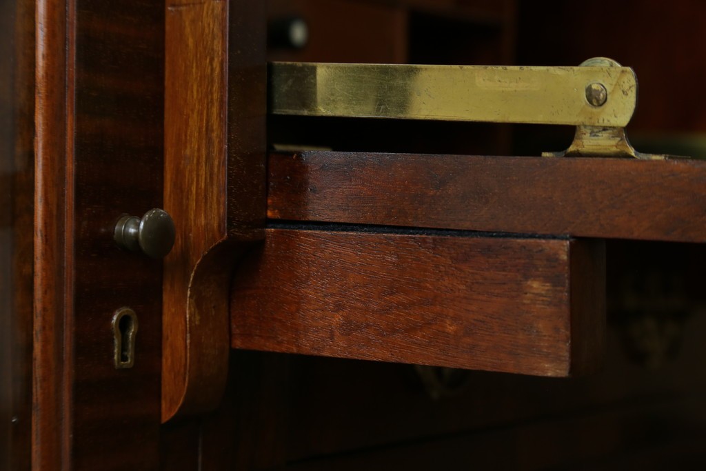 イギリスアンティーク　高級品!!　Lloyd’s Antiques(ロイズアンティークス)　マホガニー材　クラシカルなサイドバイサイドビューローブックケース　(R-085432)