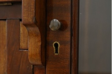 イギリスアンティーク　高級品!!　Lloyd’s Antiques(ロイズアンティークス)　マホガニー材　クラシカルなサイドバイサイドビューローブックケース　(R-085432)