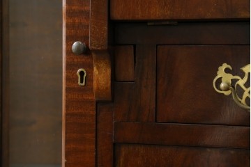 イギリスアンティーク　高級品!!　Lloyd’s Antiques(ロイズアンティークス)　マホガニー材　クラシカルなサイドバイサイドビューローブックケース　(R-085432)