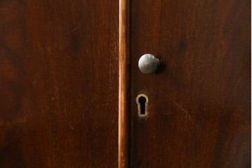 イギリスアンティーク　高級品!!　Lloyd’s Antiques(ロイズアンティークス)　マホガニー材　クラシカルなサイドバイサイドビューローブックケース　(R-085432)