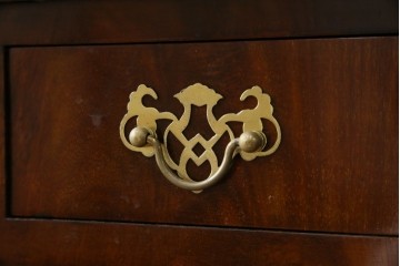 イギリスアンティーク　高級品‼　Lloyd’s Antiques(ロイズアンティークス)　マホガニー材　クラシカルなサイドバイサイドビューローブックケース　(R-085432)