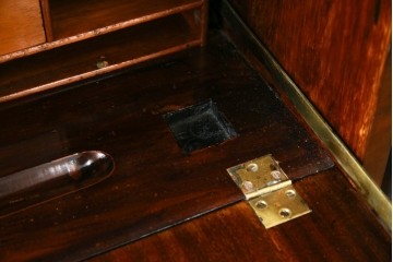 イギリスアンティーク　高級品‼　Lloyd’s Antiques(ロイズアンティークス)　マホガニー材　クラシカルなサイドバイサイドビューローブックケース　(R-085432)