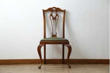 中古　美品　バロッサバレンティ(VARO,S.A. VALENTI)　優雅な猫脚と背もたれ装飾が映えるレザーチェア　(R-085433)