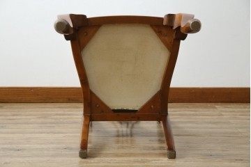 中古　美品　バロッサバレンティ(VARO,S.A. VALENTI)　優雅な猫脚と背もたれ装飾が映えるレザーチェア　(R-085433)