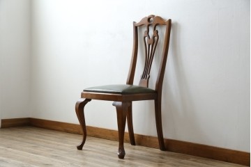 中古　美品　バロッサバレンティ(VARO,S.A. VALENTI)　優雅な猫脚と背もたれ装飾が映えるレザーチェア　(R-085433)