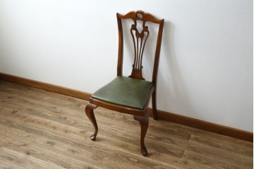 中古　美品　バロッサバレンティ(VARO,S.A. VALENTI)　優雅な猫脚と背もたれ装飾が映えるレザーチェア　(R-085433)