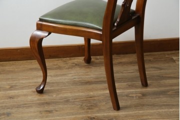 中古　美品　バロッサバレンティ(VARO,S.A. VALENTI)　優雅な猫脚と背もたれ装飾が映えるレザーチェア　(R-085433)