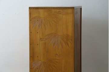 中古　美品　伝統工芸　精緻な日光彫りが圧巻の多段チェスト　(R-085434)
