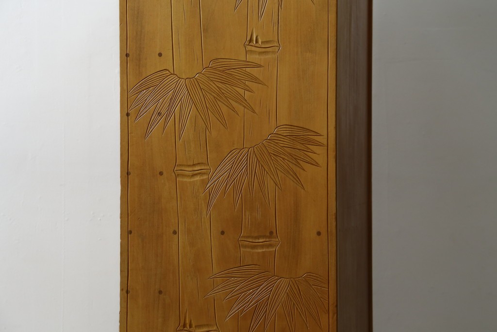 中古　美品　伝統工芸　精緻な日光彫りが圧巻の多段チェスト　(R-085434)