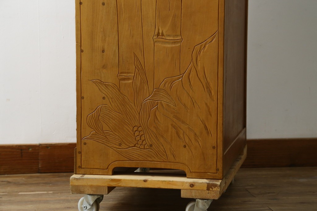 中古　美品　伝統工芸　精緻な日光彫りが圧巻の多段チェスト　(R-085434)