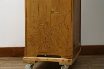 中古　美品　伝統工芸　精緻な日光彫りが圧巻の多段チェスト　(R-085434)