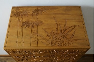中古　美品　伝統工芸　精緻な日光彫りが圧巻の多段チェスト　(R-085434)