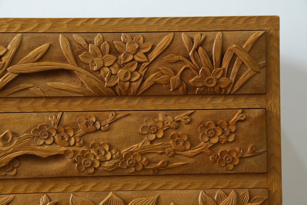 中古　美品　伝統工芸　精緻な日光彫りが圧巻の多段チェスト　(R-085434)