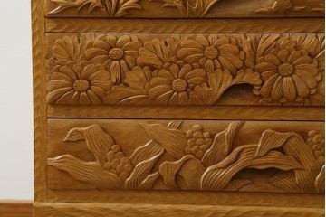 中古　美品　伝統工芸　精緻な日光彫りが圧巻の多段チェスト　(R-085434)