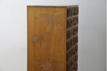 中古　美品　伝統工芸　精緻な日光彫りが圧巻の多段チェスト　(R-085434)