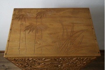 中古　美品　伝統工芸　精緻な日光彫りが圧巻の多段チェスト　(R-085434)