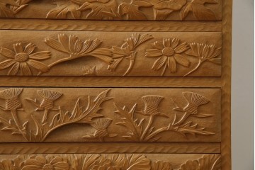 中古　美品　伝統工芸　精緻な日光彫りが圧巻の多段チェスト　(R-085434)