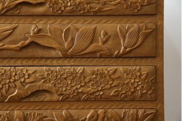 中古　美品　伝統工芸　精緻な日光彫りが圧巻の多段チェスト　(R-085434)