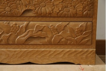 中古　美品　伝統工芸　精緻な日光彫りが圧巻の多段チェスト　(R-085434)