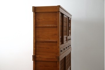 中古　超美品　上質な木味と繊細な格子細工が映える重ね水屋箪笥　(R-085435)