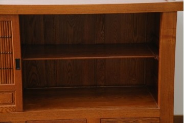 中古　超美品　上質な木味と繊細な格子細工が映える重ね水屋箪笥　(R-085435)