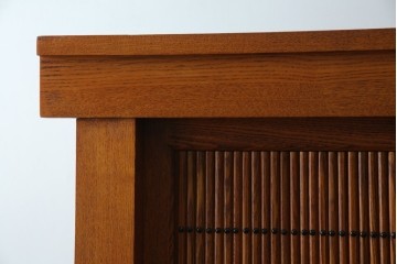 中古　超美品　上質な木味と繊細な格子細工が映える重ね水屋箪笥　(R-085435)